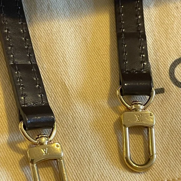 Eva Damier Clutch 🔥SOLD🔥 - Picture 12 of 12